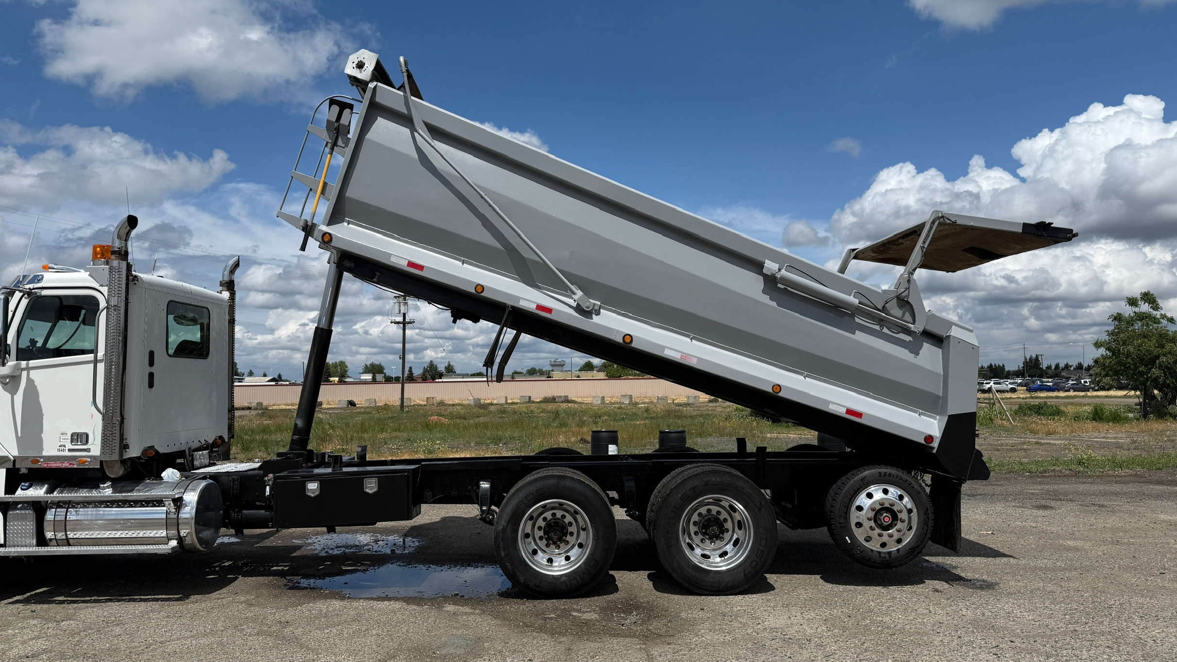 2012 FREIGHTLINER 122SD Super Tag - Image 5